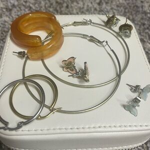 Bundle of 6 pairs of earrings!